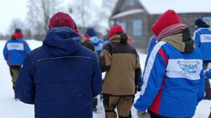 Активисты «Невского десанта» помогают пожилым людям в Лужском районе