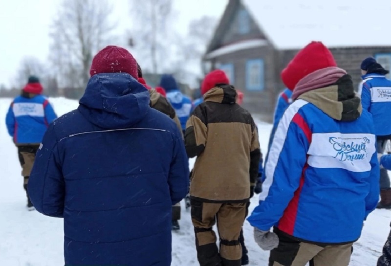 Активисты «Невского десанта» помогают пожилым людям в Лужском районе